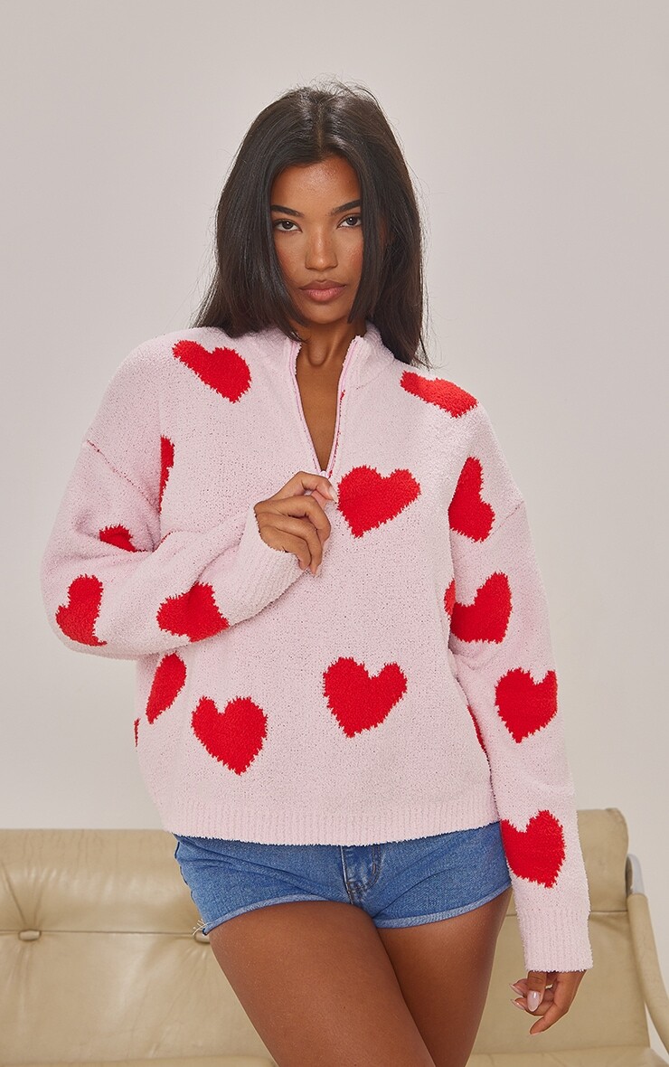 

PrettyLittleThing Розовый махровый джемпер на молнии с принтом в форме сердца