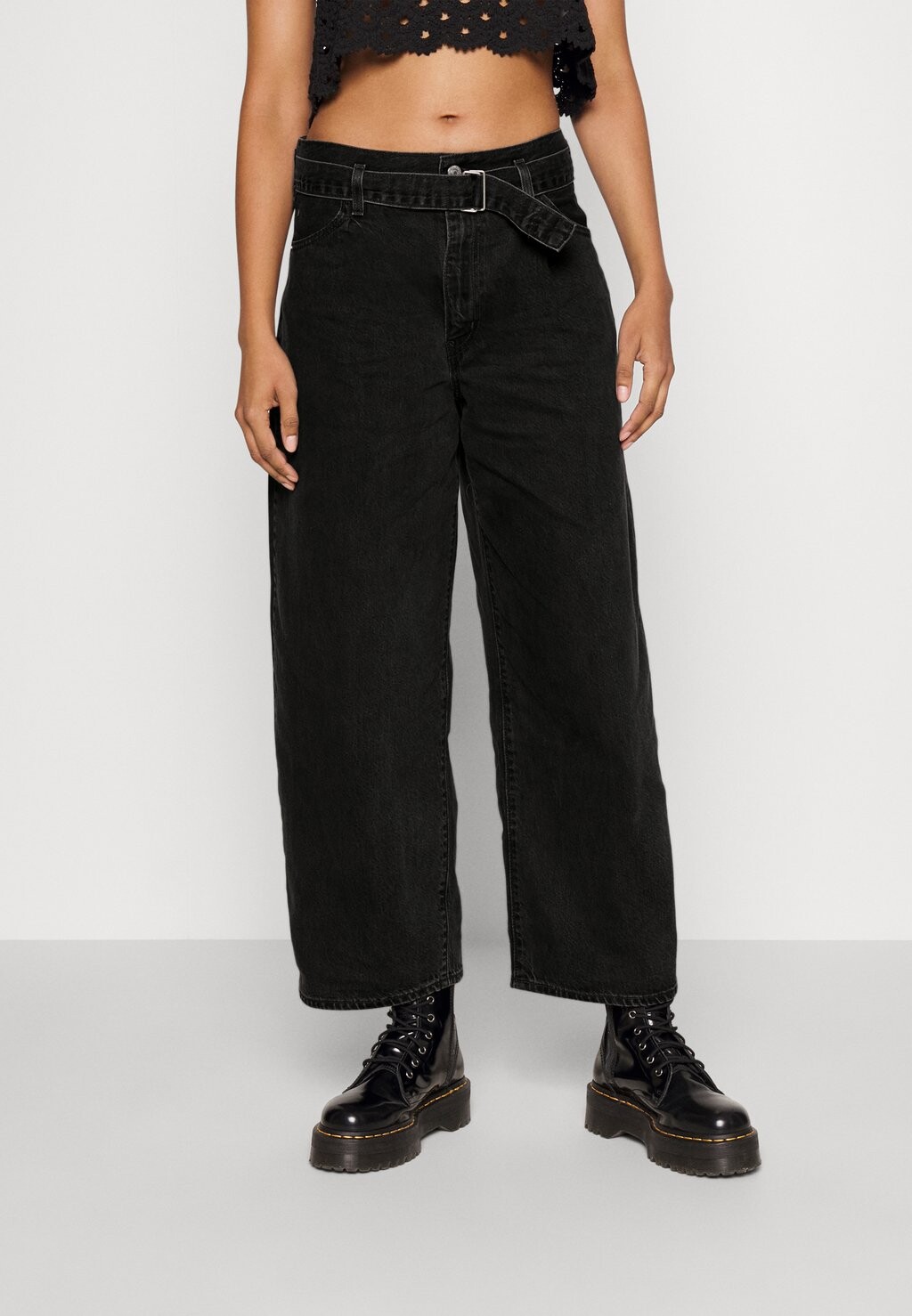 

Джинсы свободного кроя Levi's Belted Baggy, потеря контроля