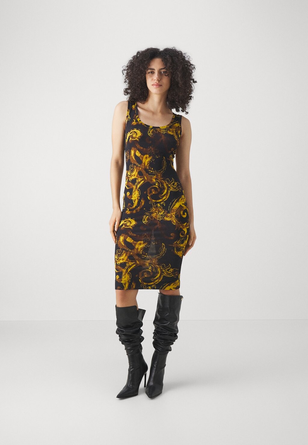 

Светлое платье Versace Jeans Couture, черный