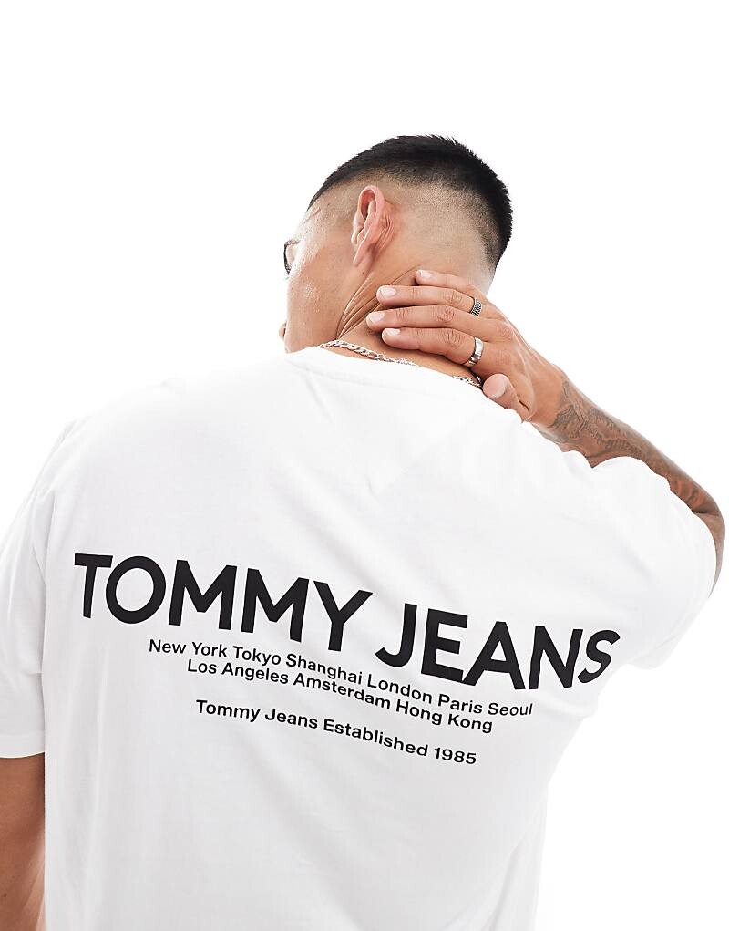 

Белая футболка Tommy Jeans с классическим линейным логотипом на спине
