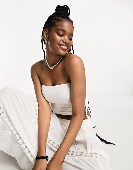 

Белое бандо без бретелек со сборками по бокам ASOS DESIGN