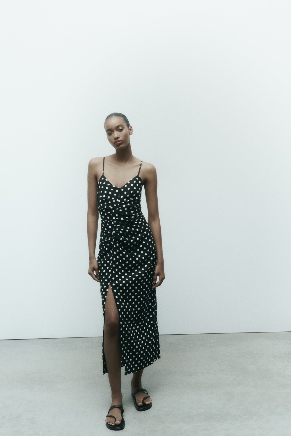 

Платье из льна в пятницу Zara, черный / экрю