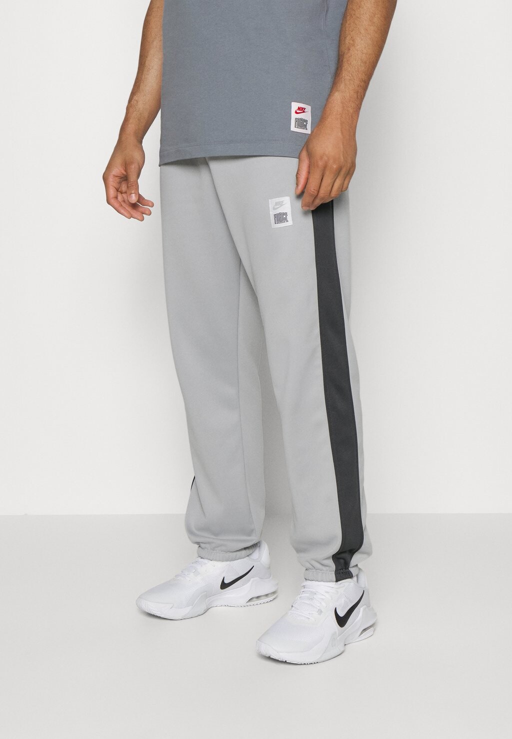 

Спортивные брюки Nike