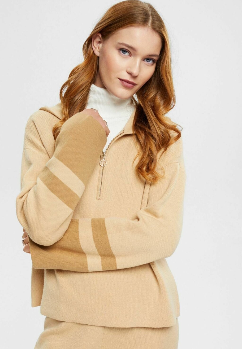 

Джемпер Esprit Mit Halbem Zipper, песочный, Бежевый;коричневый