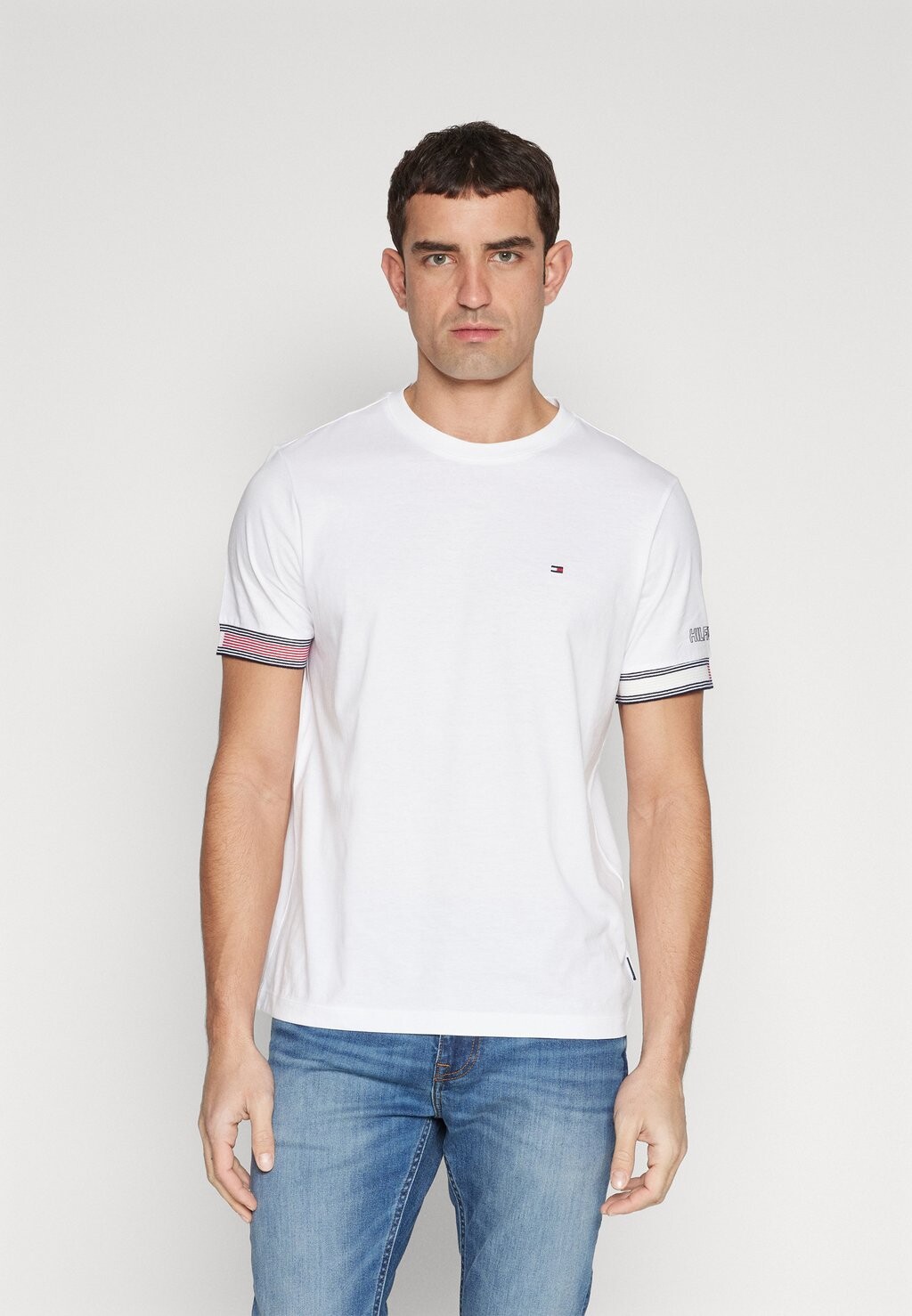 

Футболка с принтом Flag Cuff Tee Tommy Hilfiger, белый