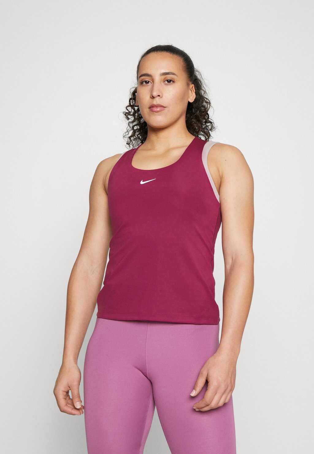 

Топ Nike