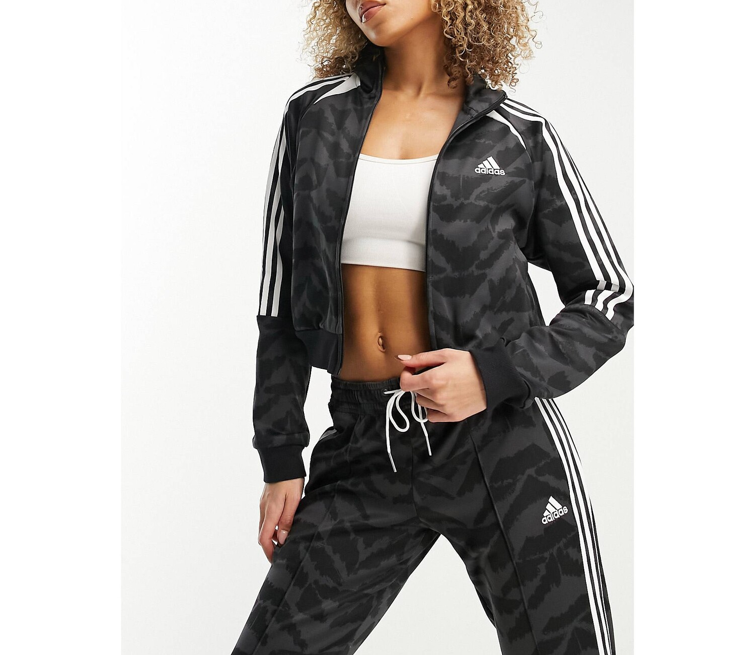 

Черная спортивная куртка adidas Sportswear Tiro adidas performance