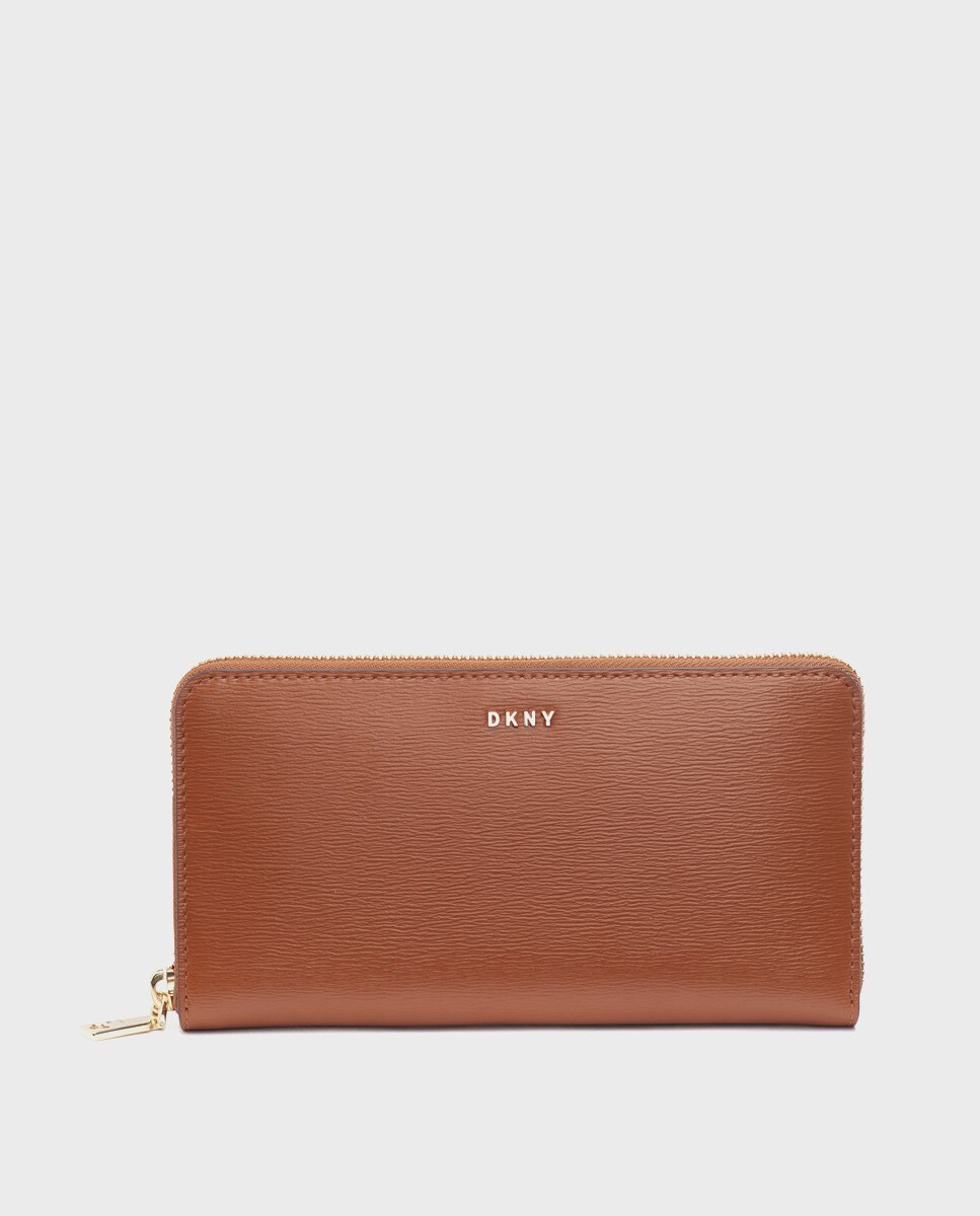 цена Большой коричневый кожаный кошелек на молнии и заднем кармане DKNY, коричневый