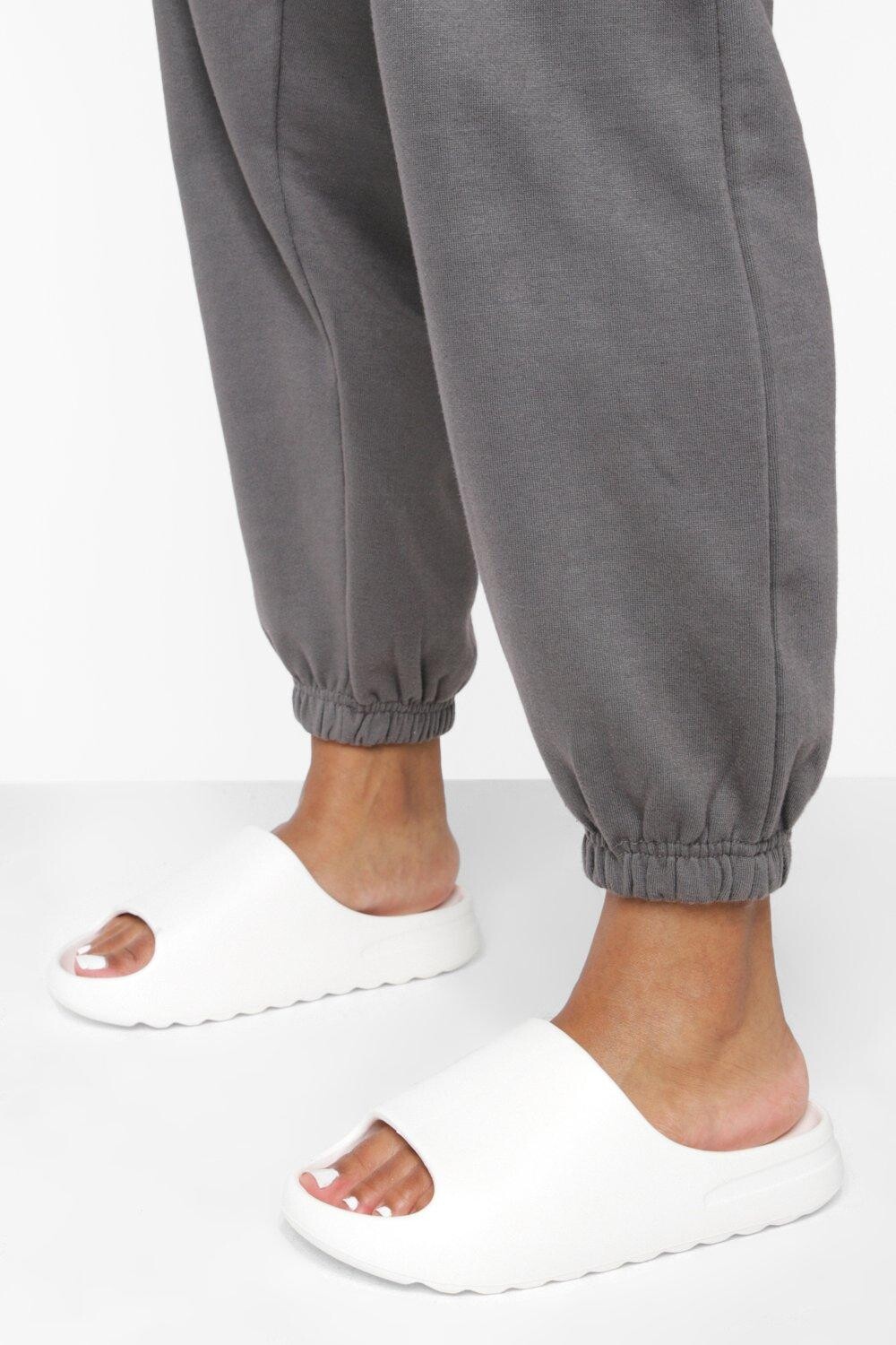 

Массивные шлепанцы boohoo, белый