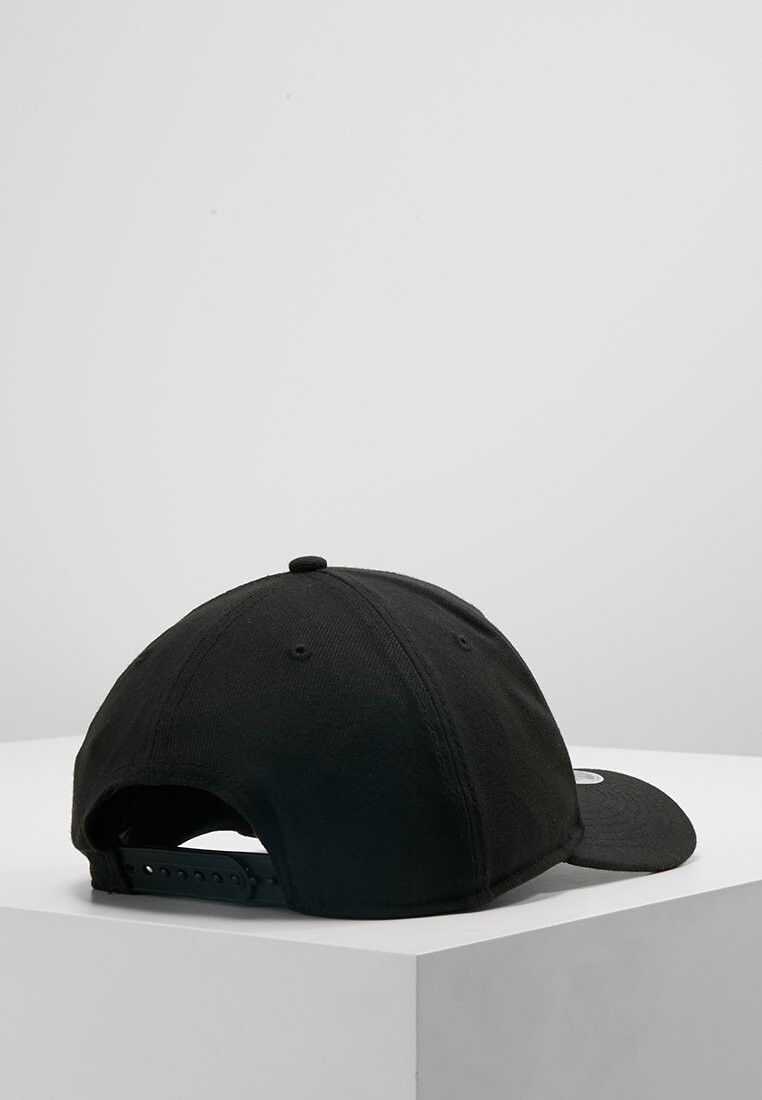 

Бейсболка New Era