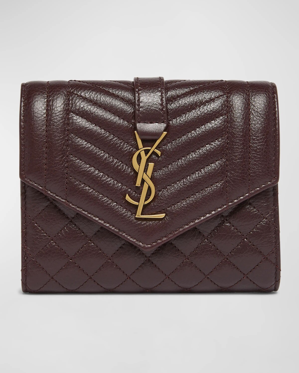 

Компактный кошелек YSL Trifold из стеганой кожи Saint Laurent, цвет Wine