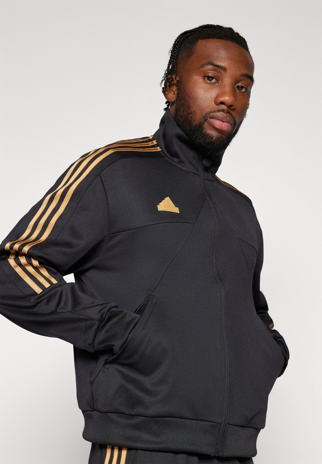 

Тренировочная куртка House Of Tiro Nations Pack Track Top adidas Sportswear, черная/красная/коричневая