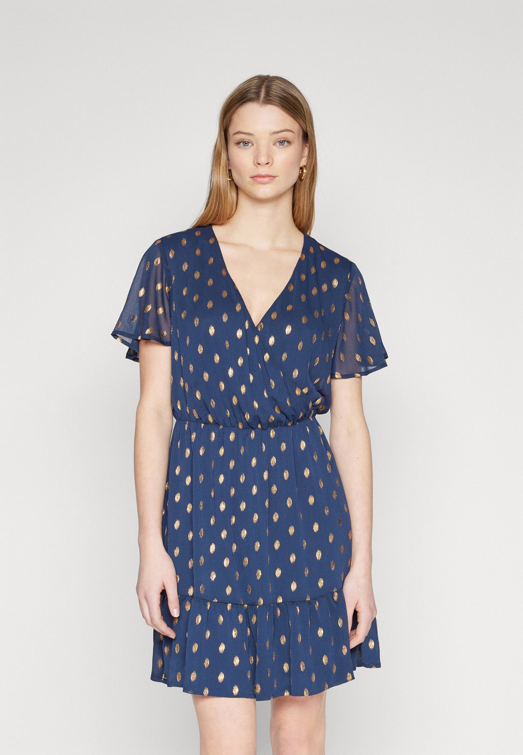 

Коктейльное платье/праздничное платье VIMATHILDA SHORT WRAP DRESS VILA, цвет navy blazer detail/gold foil