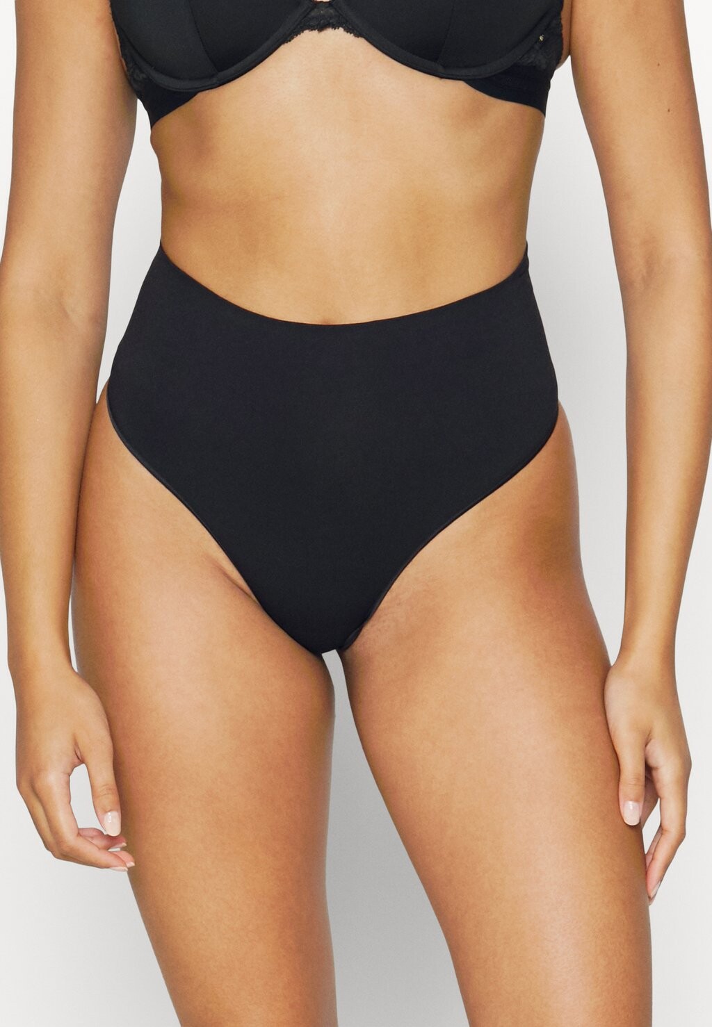 

Корректирующее белье Spanx