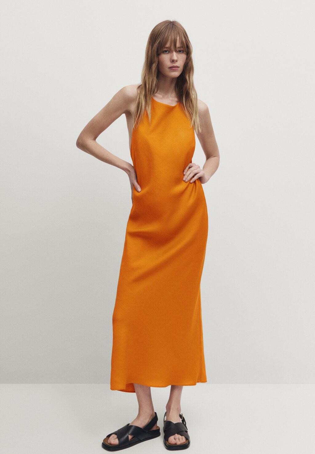 Повседневное платье MIDI WITH TWISTED BACK DETAIL Massimo Dutti, цвет orange платье massimo dutti midi with criss cross detail at the back белый