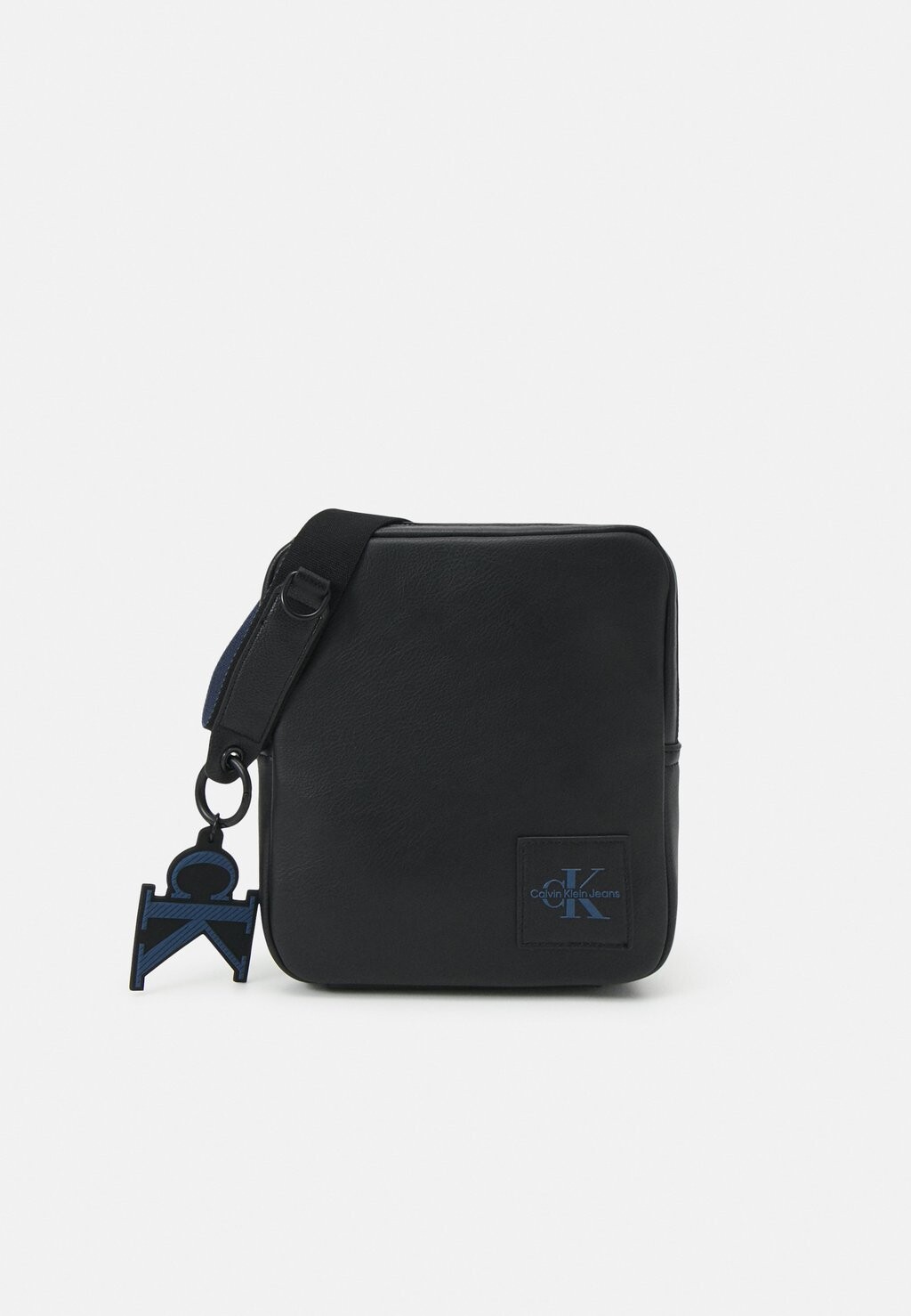 

Сумка через плечо Calvin Klein Jeans, черный