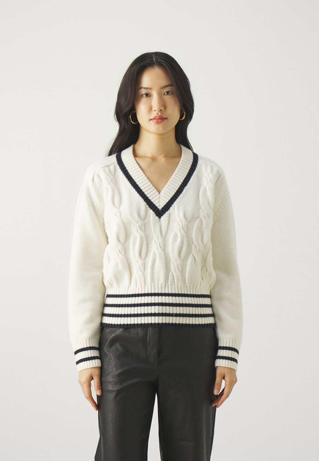 

Вязаный свитер MIKE Claudie Pierlot, цвет white/black