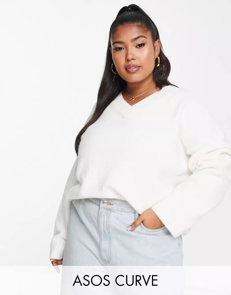 

Кремовый джемпер объемной вязки с v-образным вырезом ASOS DESIGN Curve, Серый