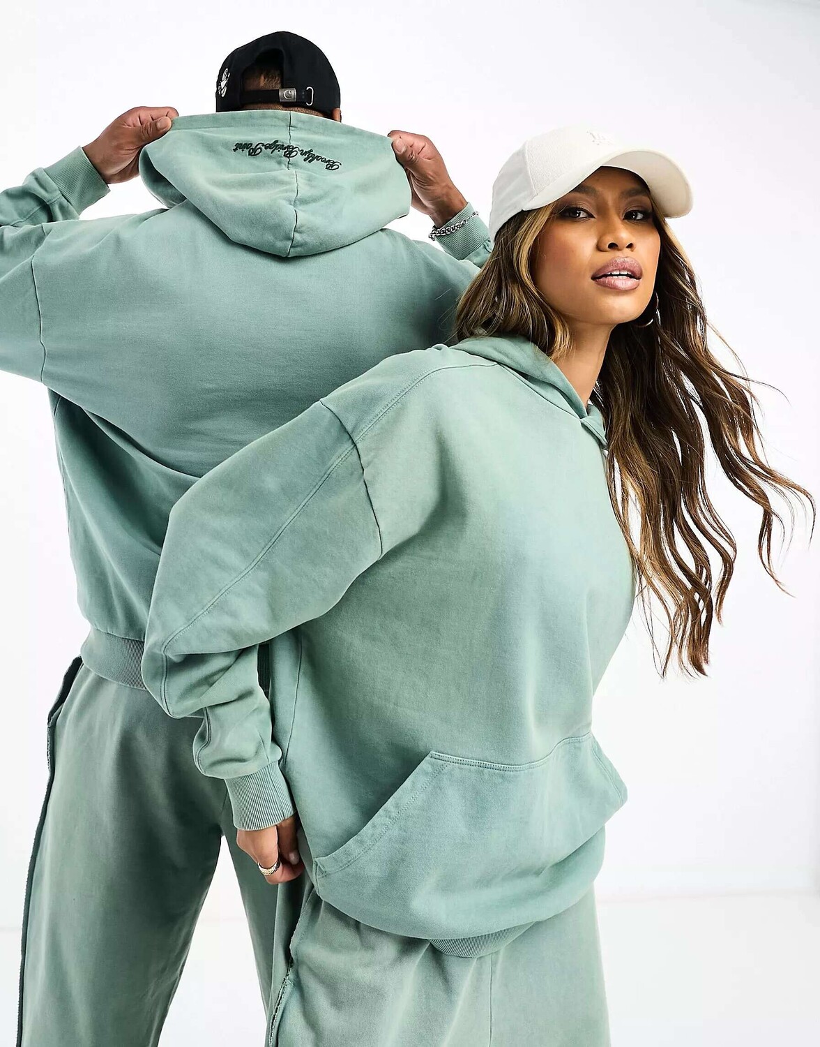 

Бирюзовая толстовка свободного кроя ASOS с потертыми швами и вышивкой, Зеленый