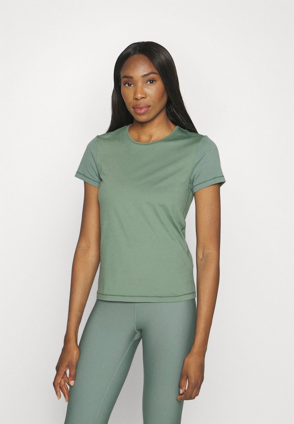 

Спортивная футболка ФУТБОЛКА ESSENTIAL DETAIL TEE Casall, пыльно-зеленый
