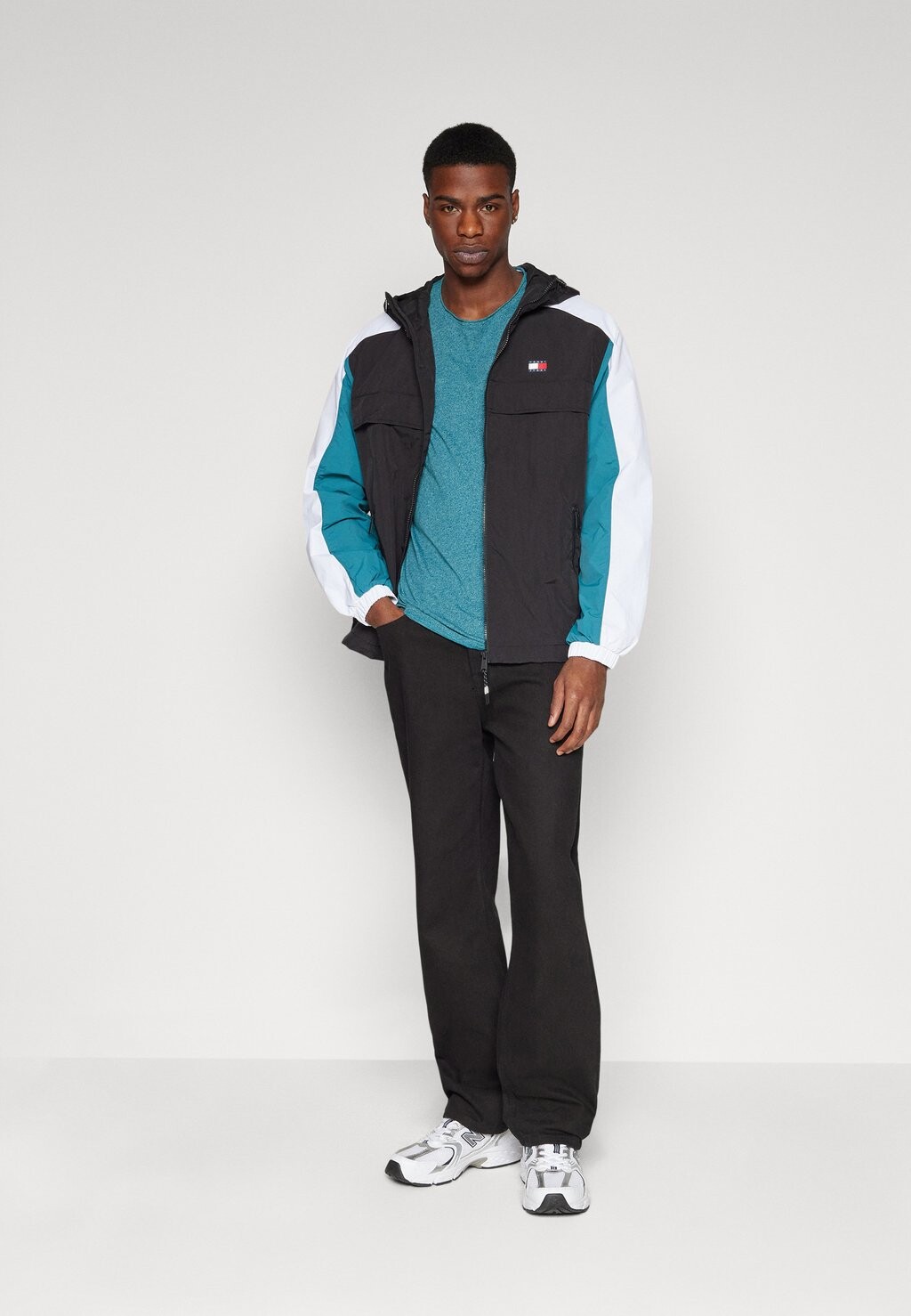 

Легкая куртка CHICAGO WINDBREAKER Tommy Jeans, цвет black multi
