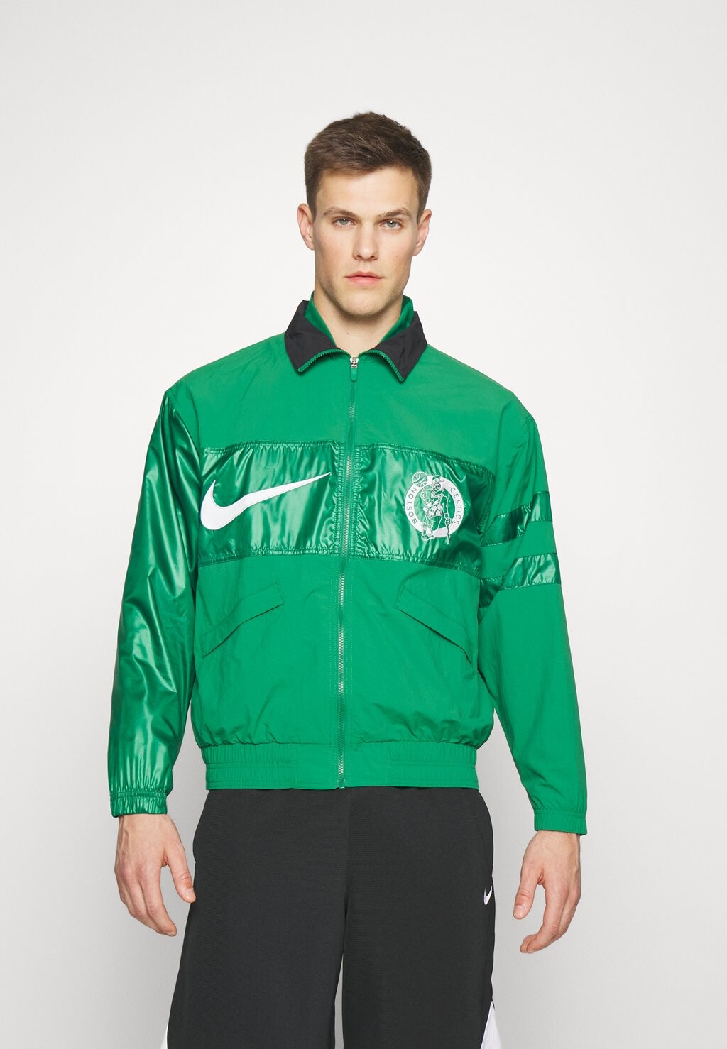

Спортивная куртка Nike