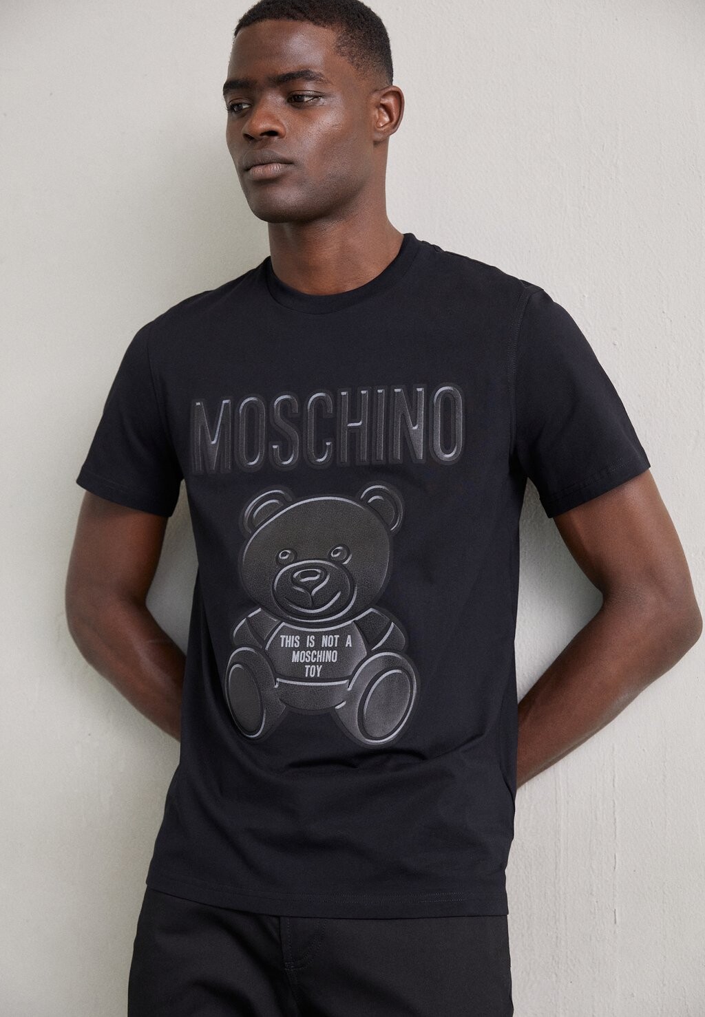 

Футболка с принтом MOSCHINO, фантазийный черный
