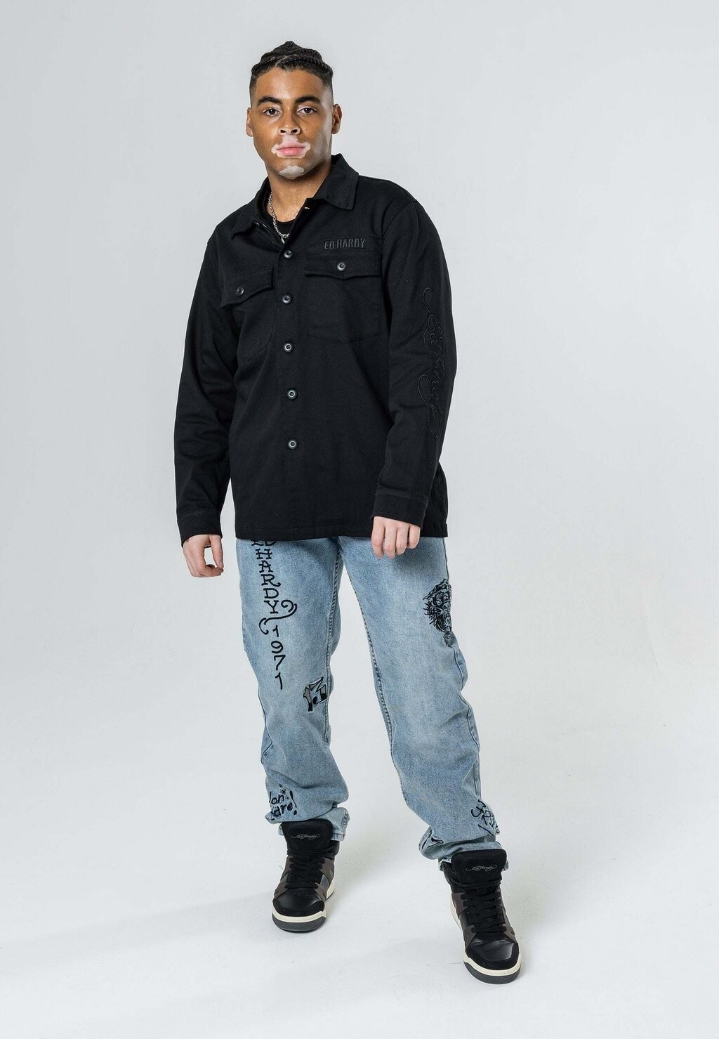 

Джинсы свободного кроя Ed Hardy