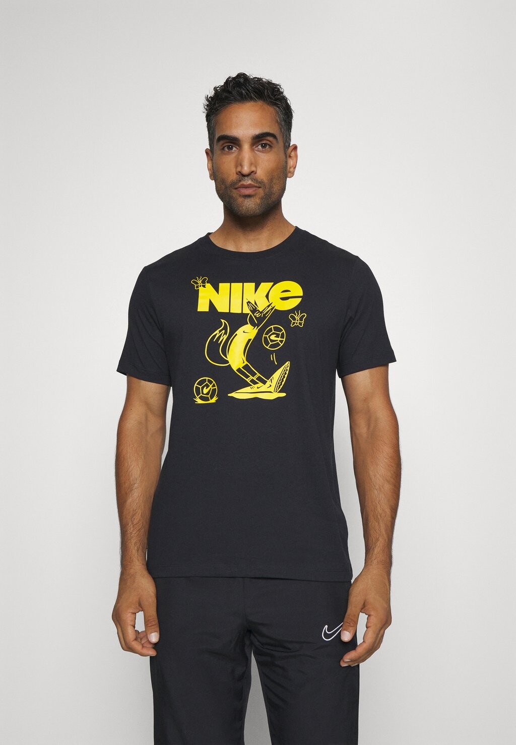 

Спортивная футболка TEE ENERGY Nike, черный