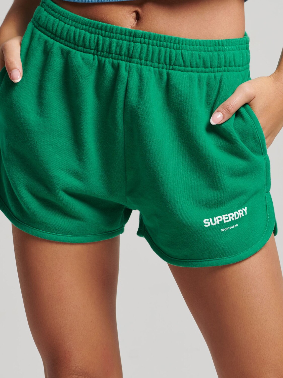 

Спортивные шорты Core Sport Superdry, беверли грин