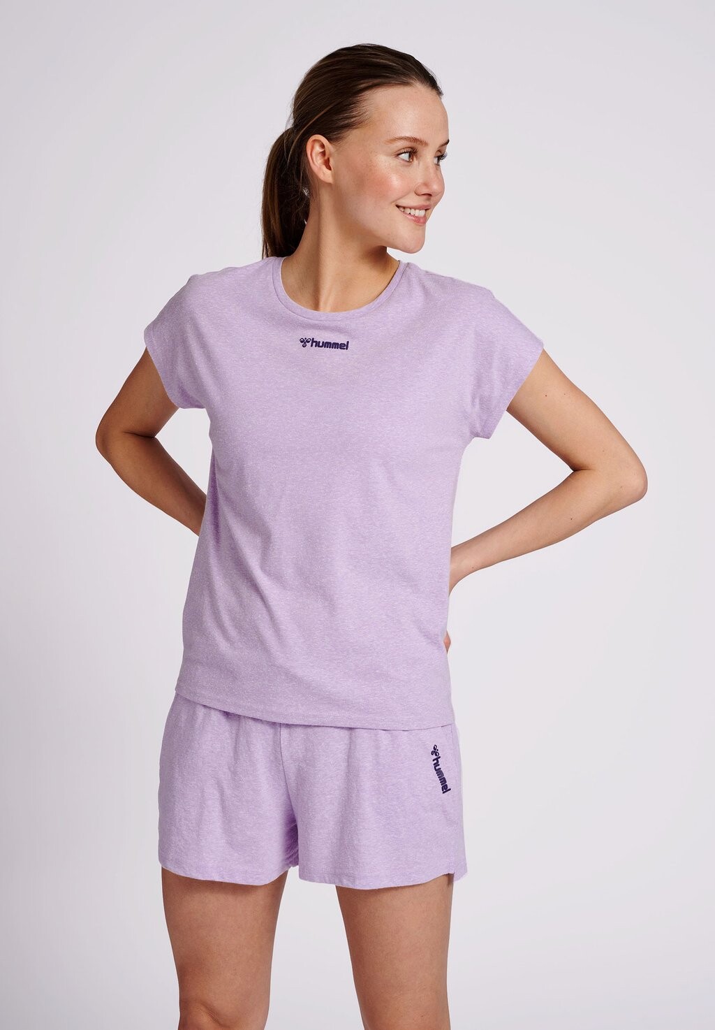 

Базовая футболка Hummel, фиолетовый
