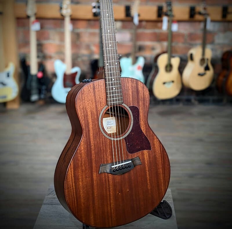 

Акустическая гитара Taylor GTe Mahogany - Natural