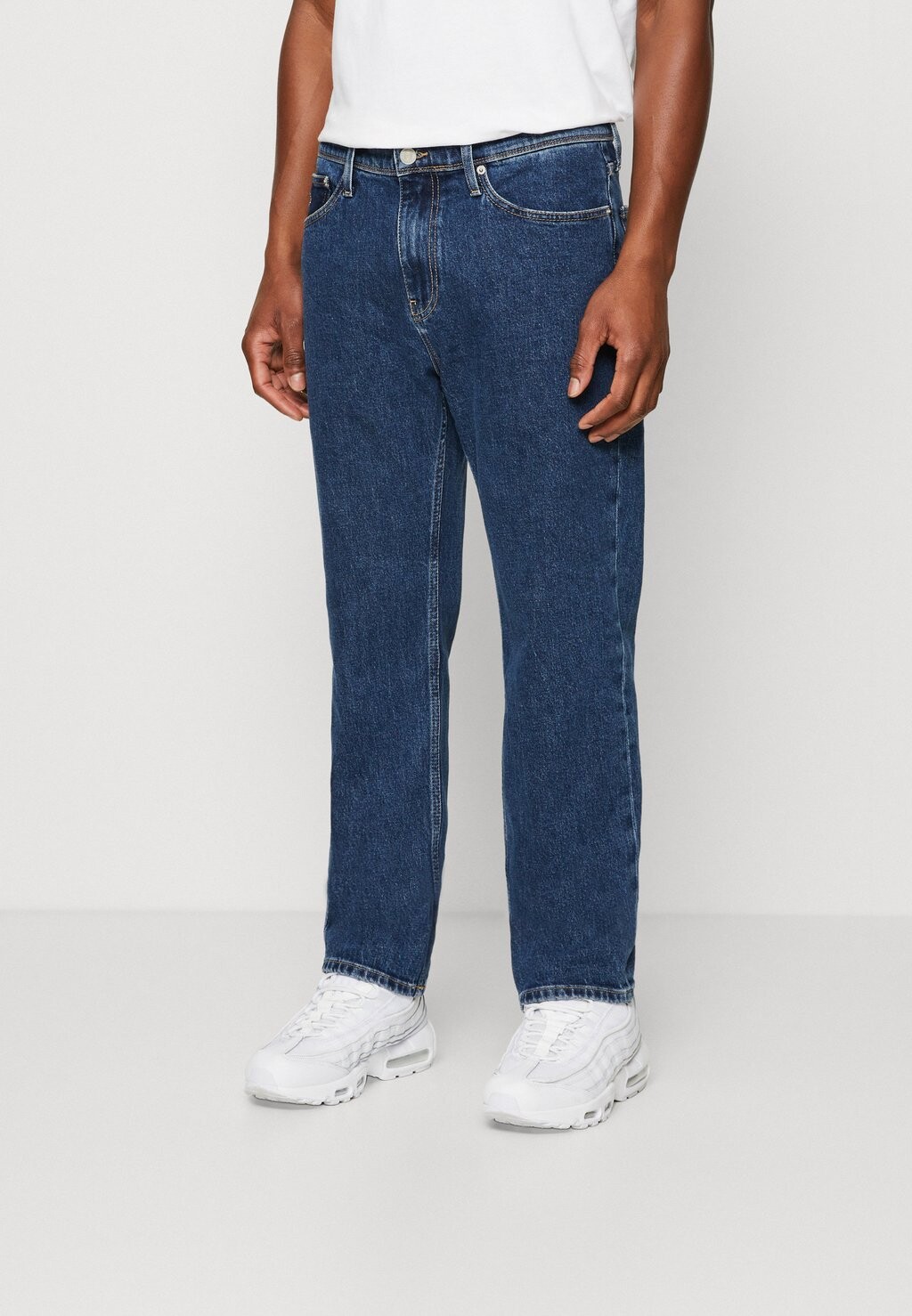 

Джинсы свободного кроя Tommy Jeans