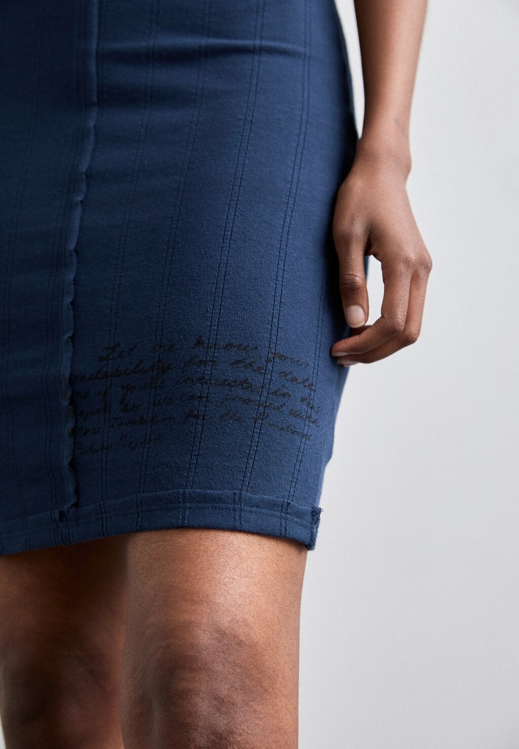 

Платье из джерси SHOVELING DRESS ECKHAUS LATTA, темно-синий