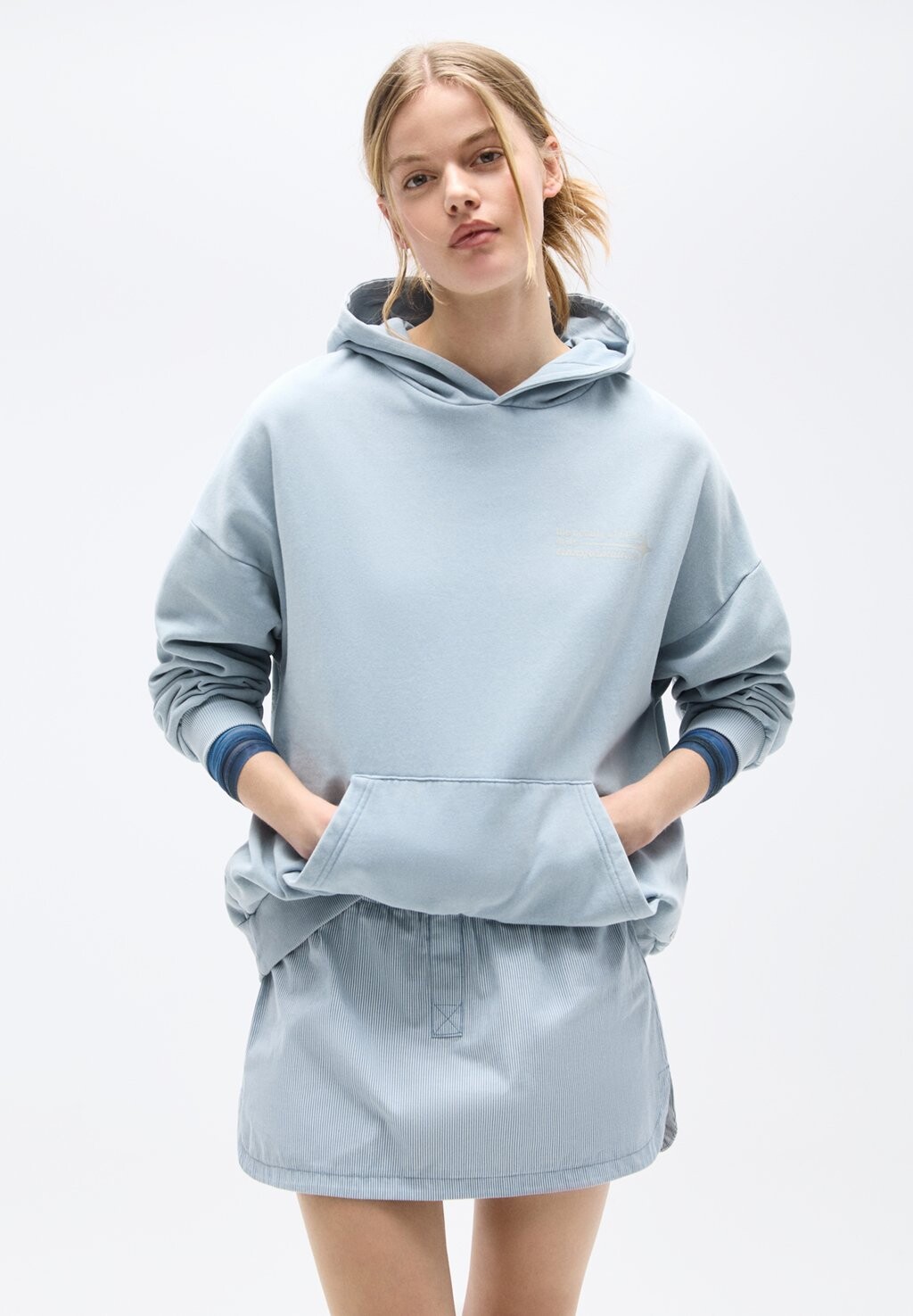 

Толстовка POUCH POCKET PULL&BEAR, цвет blue