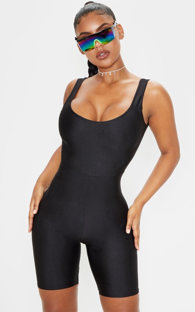 

PrettyLittleThing Черный комбинезон с овальным вырезом
