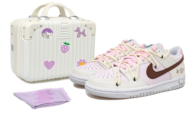 

Женские кроссовки для скейтбординга Nike Dunk