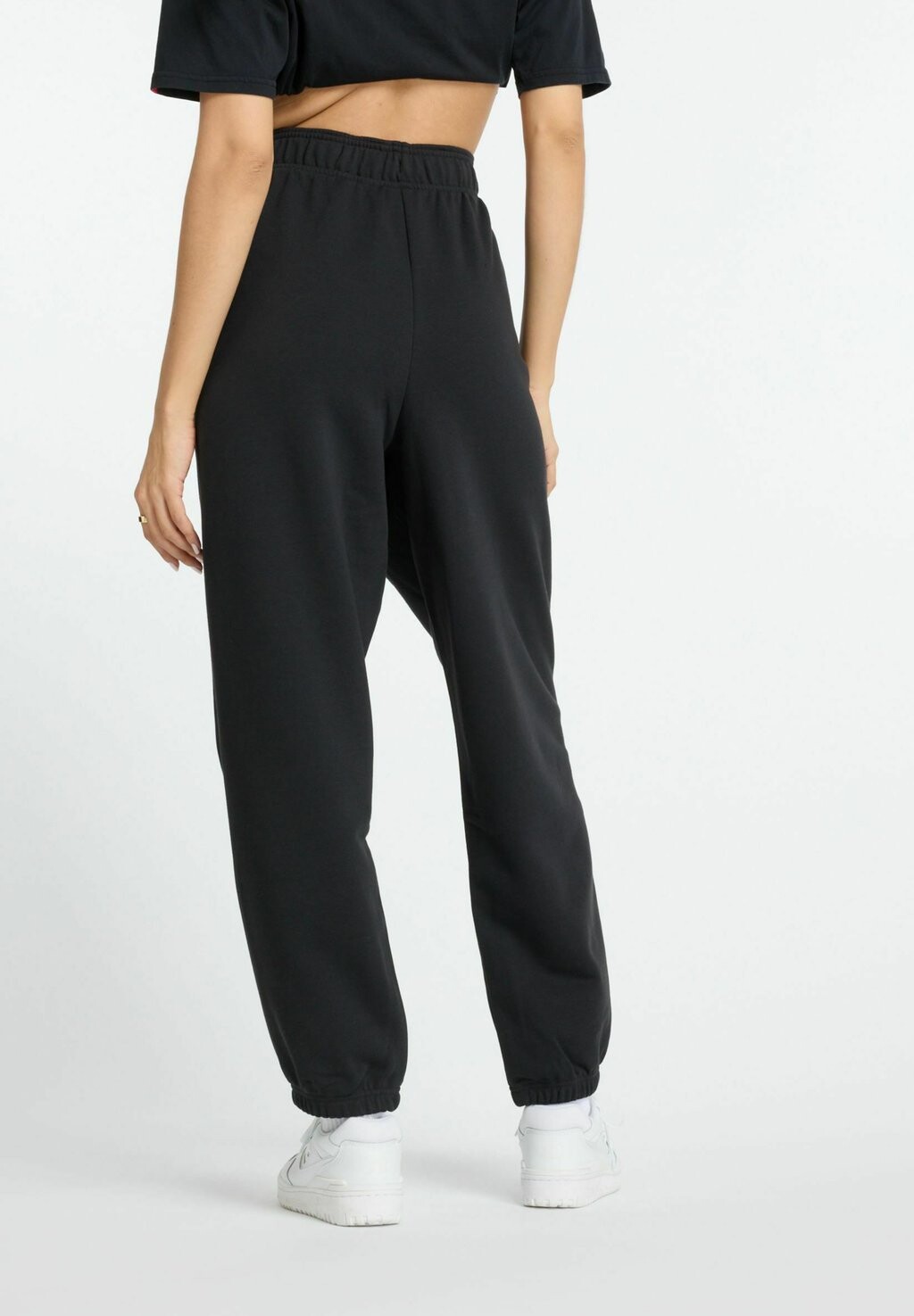 

Спортивные штаны SPORT ESSENTIALS New Balance, пестрый черный