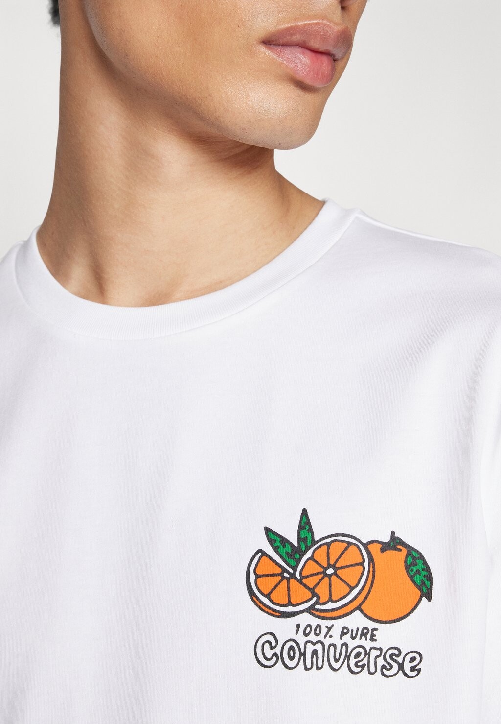 

Футболка с принтом CREATIVE JUICE UNISEX Converse, белый