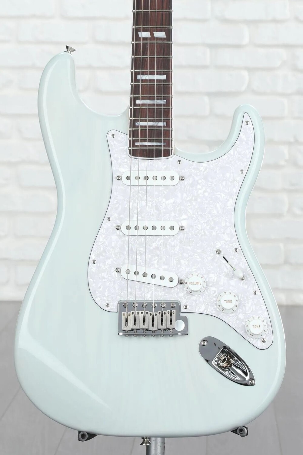 

Электрогитара Fender Kenny Wayne Shepherd Stratocaster — прозрачная, выцветшая, Sonic Blue