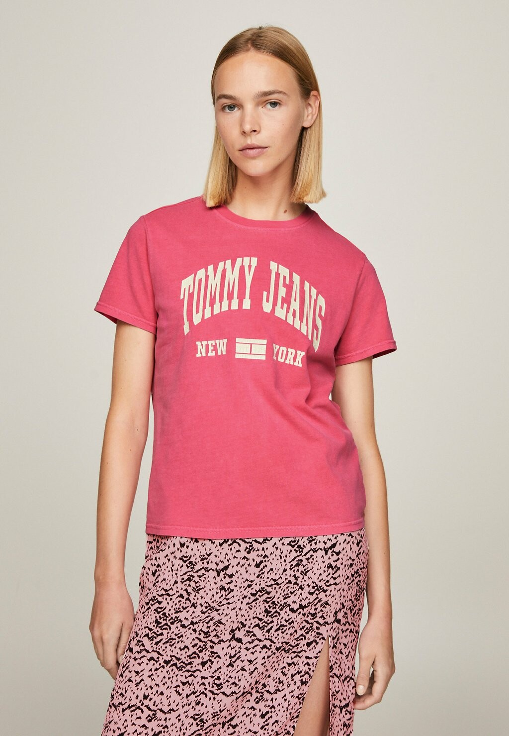 

Футболка с принтом Tommy Jeans