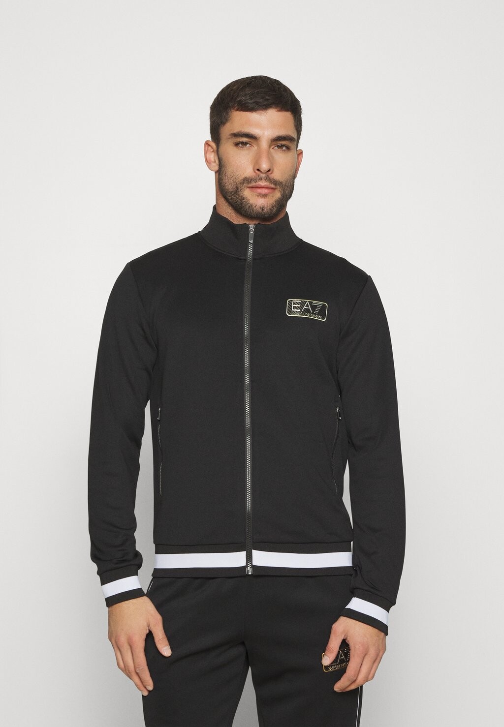 

Спортивная куртка CLUB EA7 Emporio Armani, черный