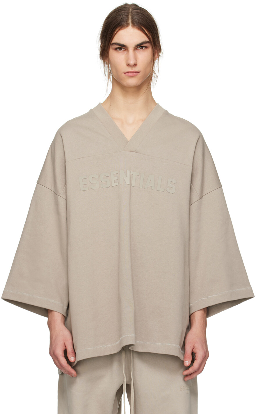 

Серая футбольная футболка Fear Of God Essentials, цвет Seal