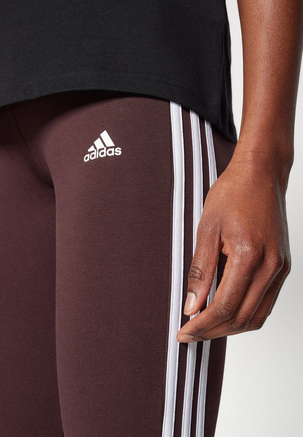 

Леггинсы Essentials Stripes Leggings adidas Sportswear, темно-коричневый