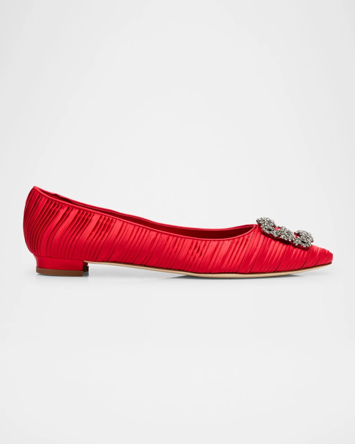 

Атласные балетки Hangisi со складками и пряжкой Manolo Blahnik, красный