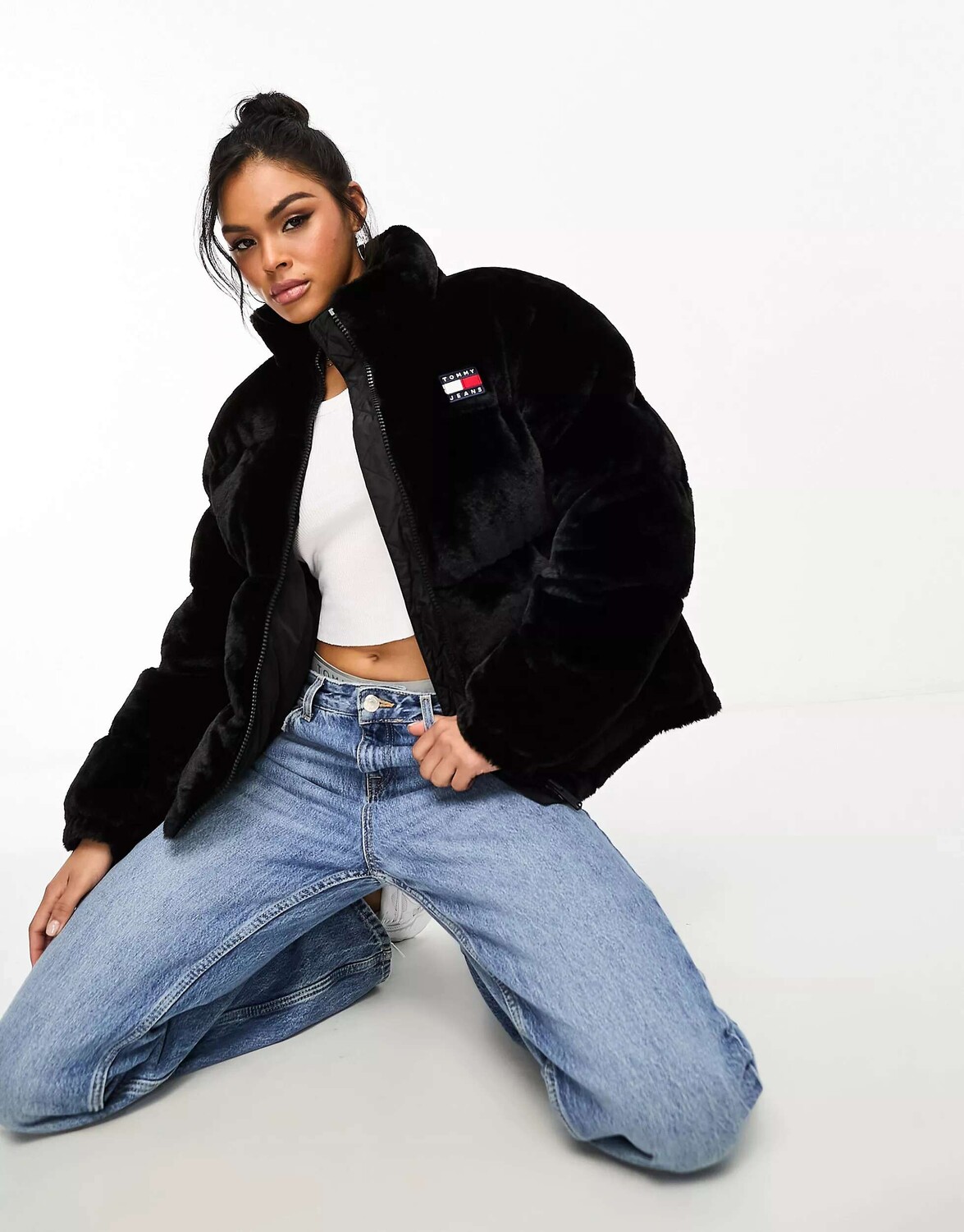 

Черная куртка-пуховик из искусственного меха Tommy Jeans, Черный