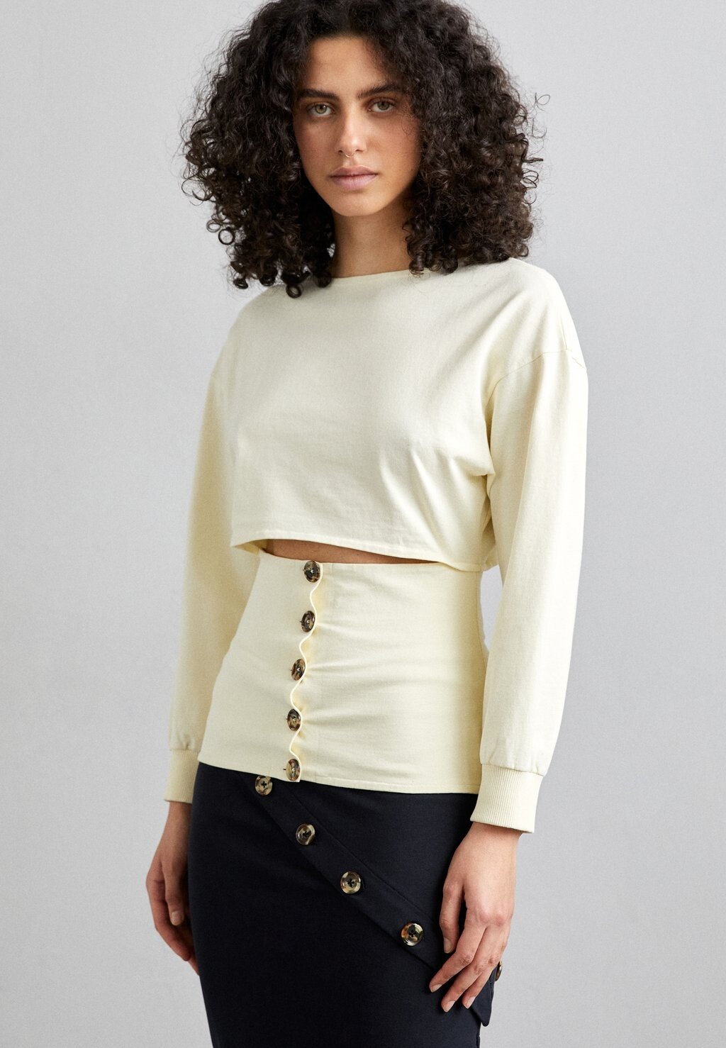 

Футболка с длинным рукавом With Front Button Closure A.W.A.K.E. MODE, слоновая кость, Бежевый, Футболка с длинным рукавом With Front Button Closure A.W.A.K.E. MODE, слоновая кость