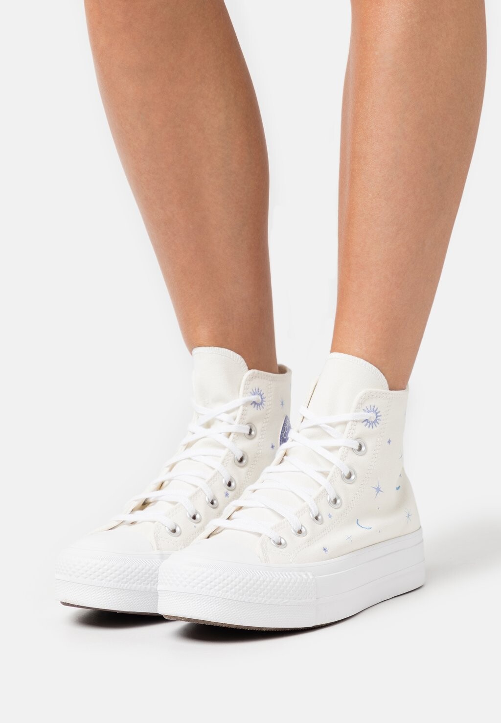 

Высокие кроссовки Converse