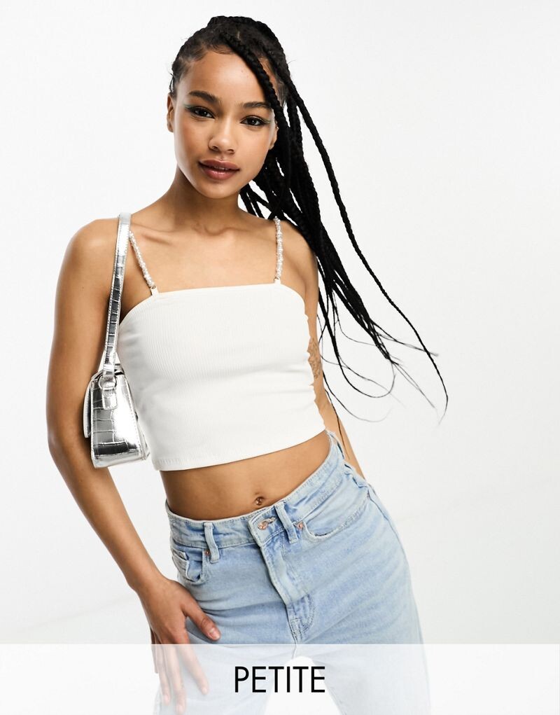 

Only Petite — белый укороченный топ на бретелях, украшенных бисером