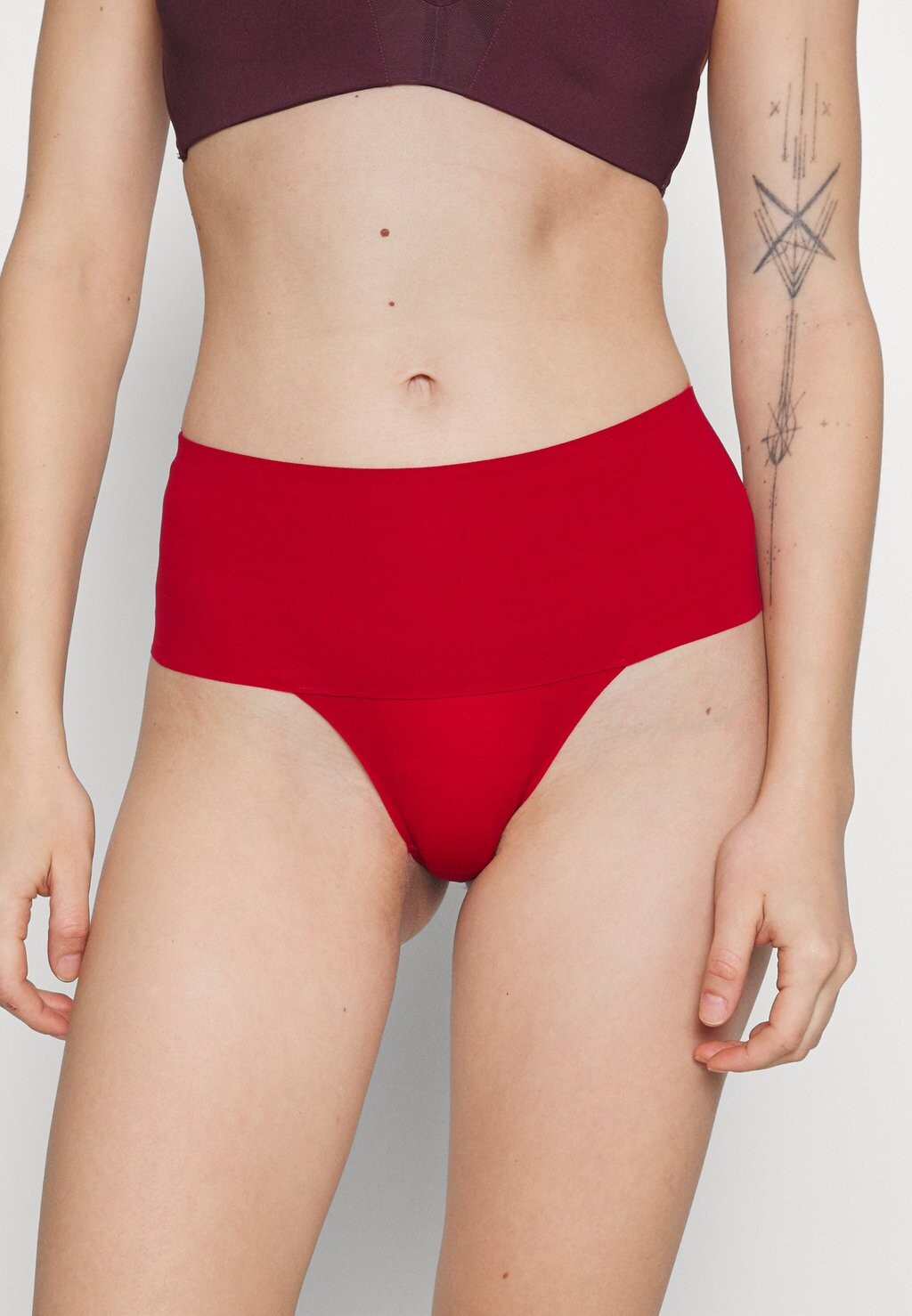 

Стринги Spanx, красный